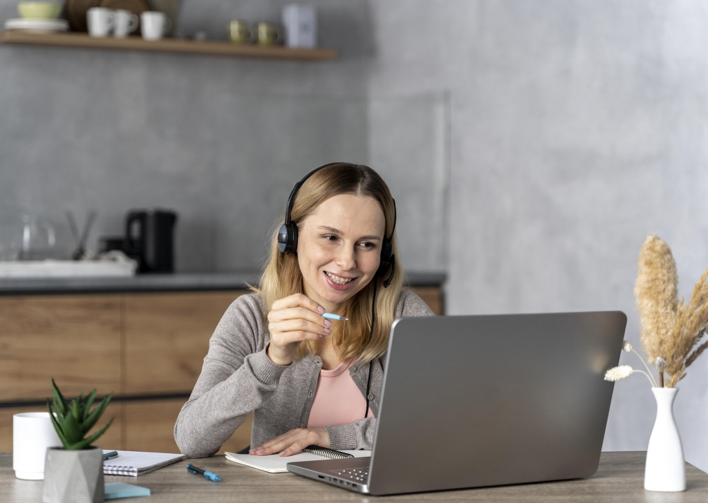 woman-with-headset-working-on-laptop54.jpg